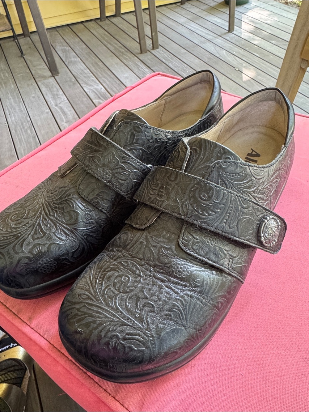 Alegria Black Tooled Leather Shoes size 39
